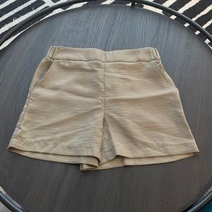 Comfortable and lightweight olive green shorts with pockets by Nine West.